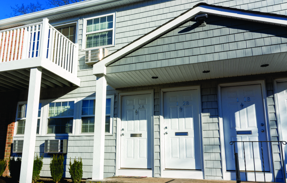 Apartments in Bohemia, NY Heatherwood House at Oakdale